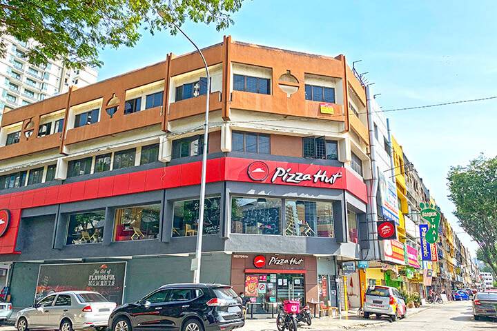 PIZZA-HUT 28 Pizza Hut